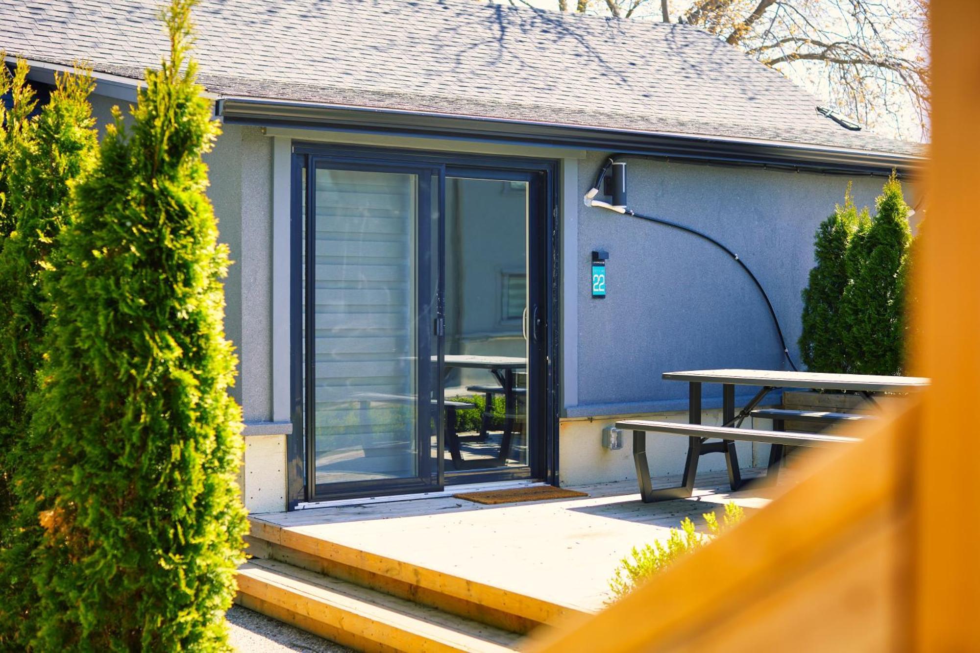 The Long Beach Resort - Beachfront Cottages & Townhouse Suites Wainfleet Екстериор снимка