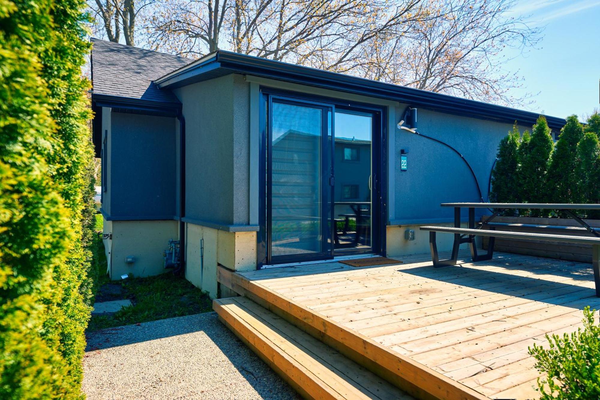 The Long Beach Resort - Beachfront Cottages & Townhouse Suites Wainfleet Екстериор снимка