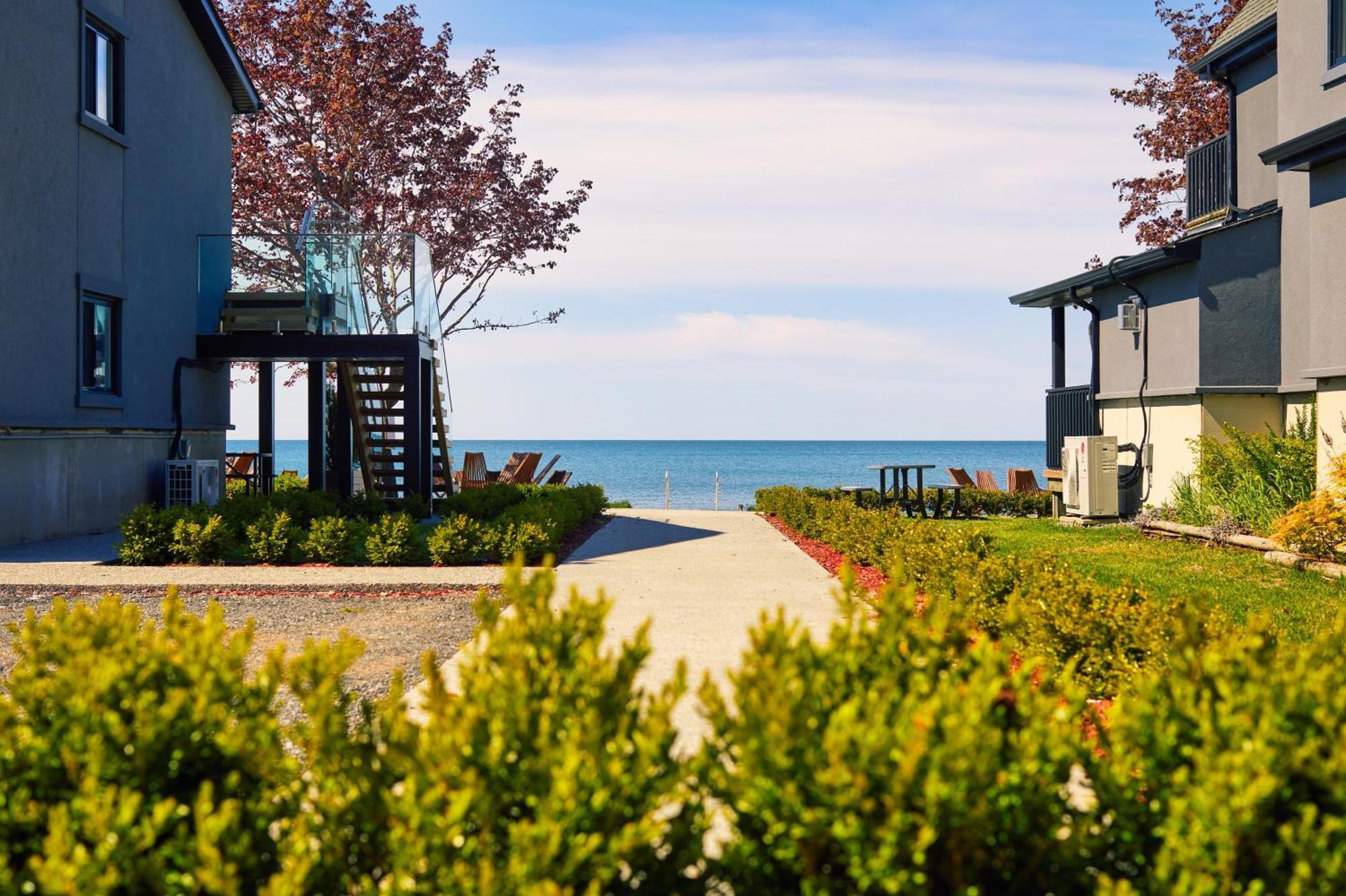 The Long Beach Resort - Beachfront Cottages & Townhouse Suites Wainfleet Екстериор снимка