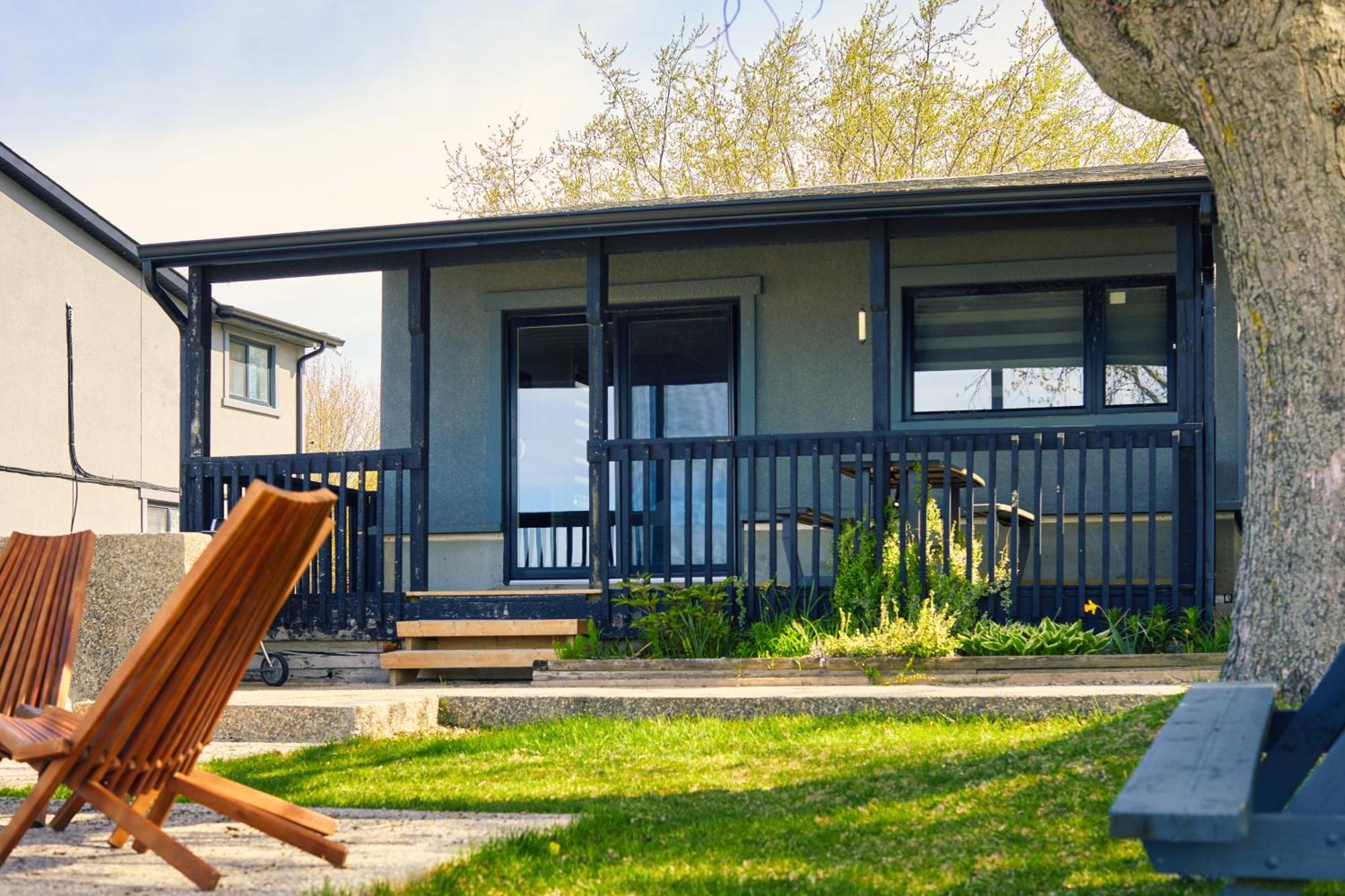 The Long Beach Resort - Beachfront Cottages & Townhouse Suites Wainfleet Екстериор снимка