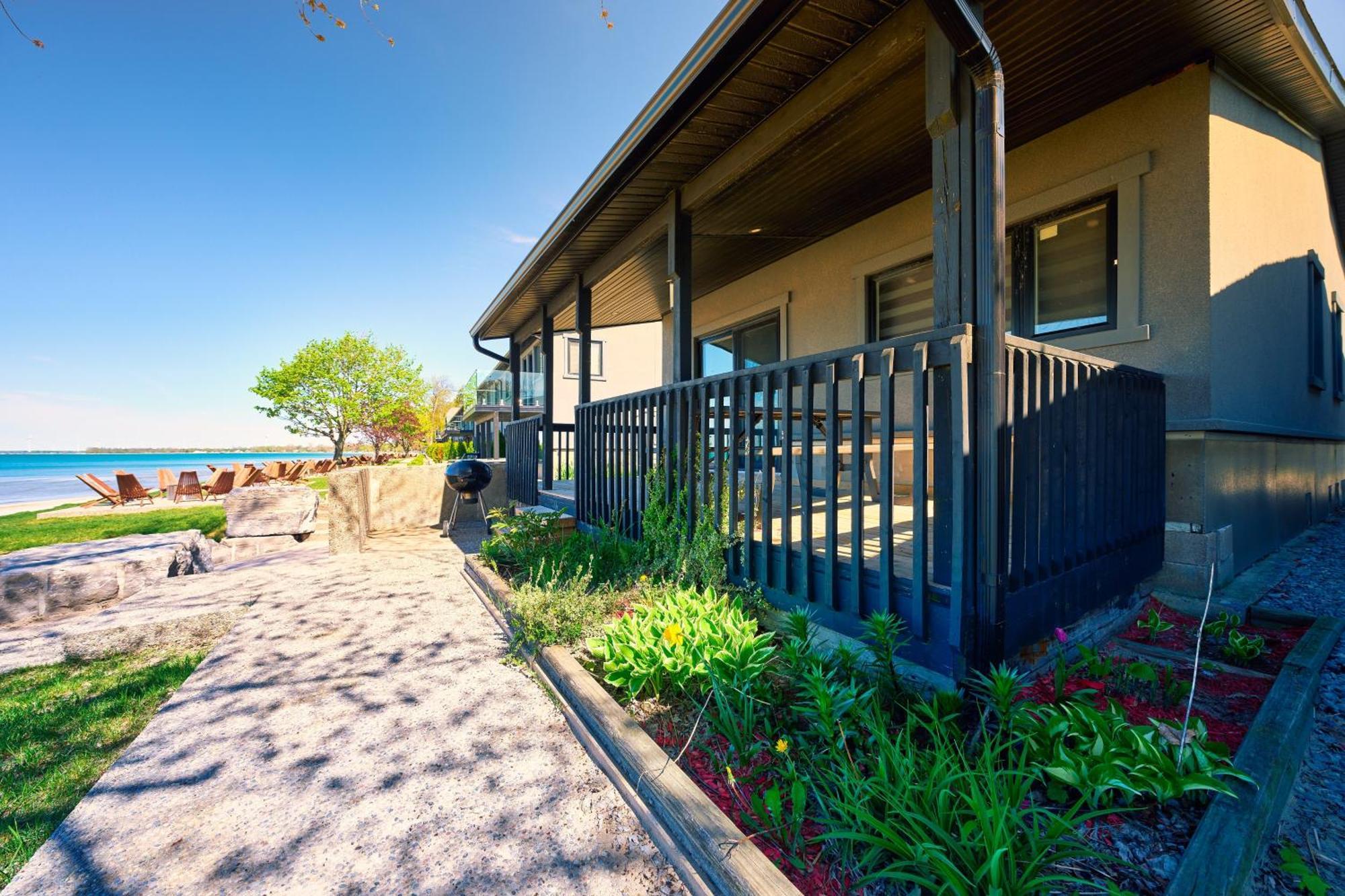 The Long Beach Resort - Beachfront Cottages & Townhouse Suites Wainfleet Екстериор снимка
