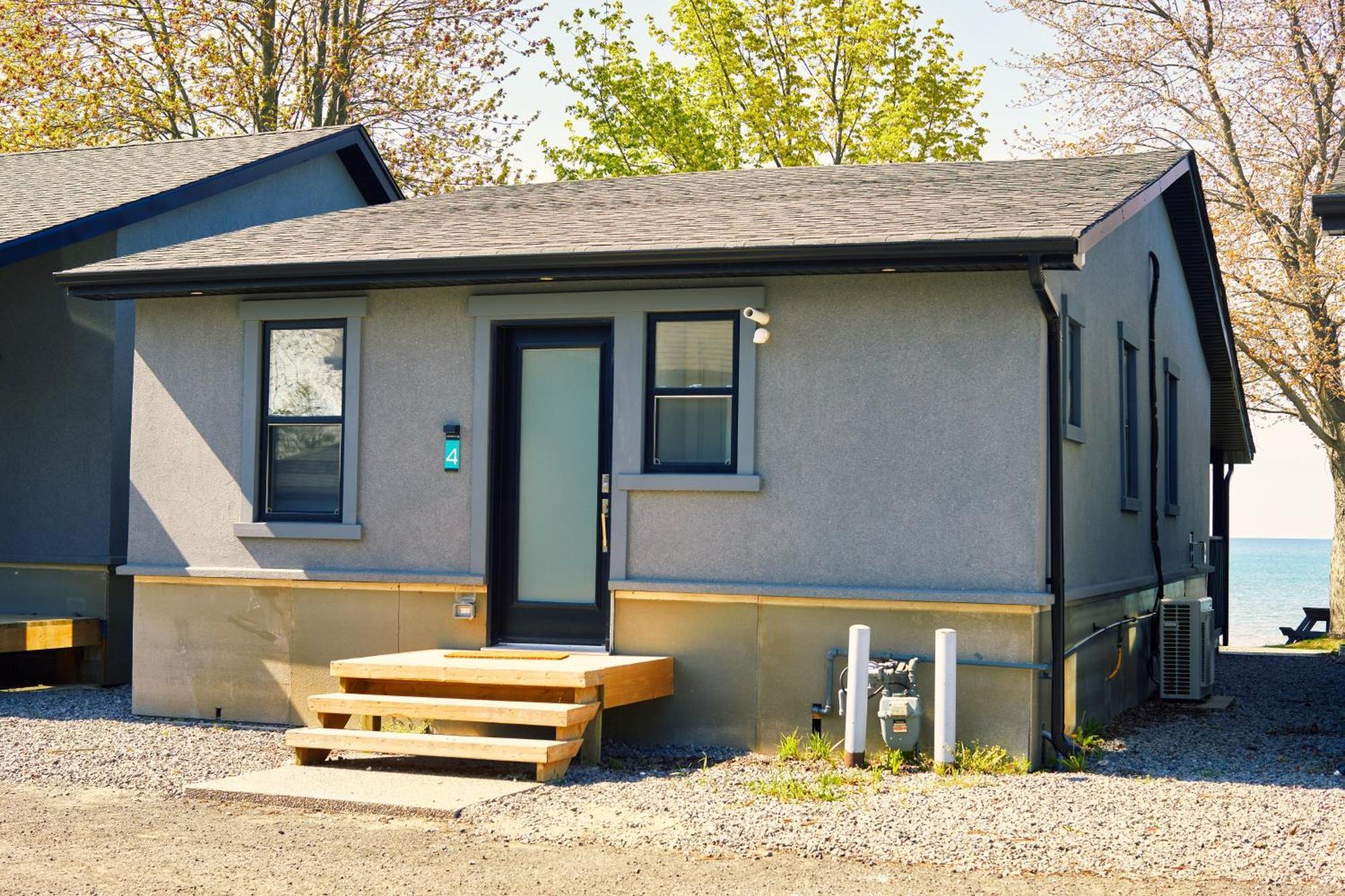 The Long Beach Resort - Beachfront Cottages & Townhouse Suites Wainfleet Екстериор снимка