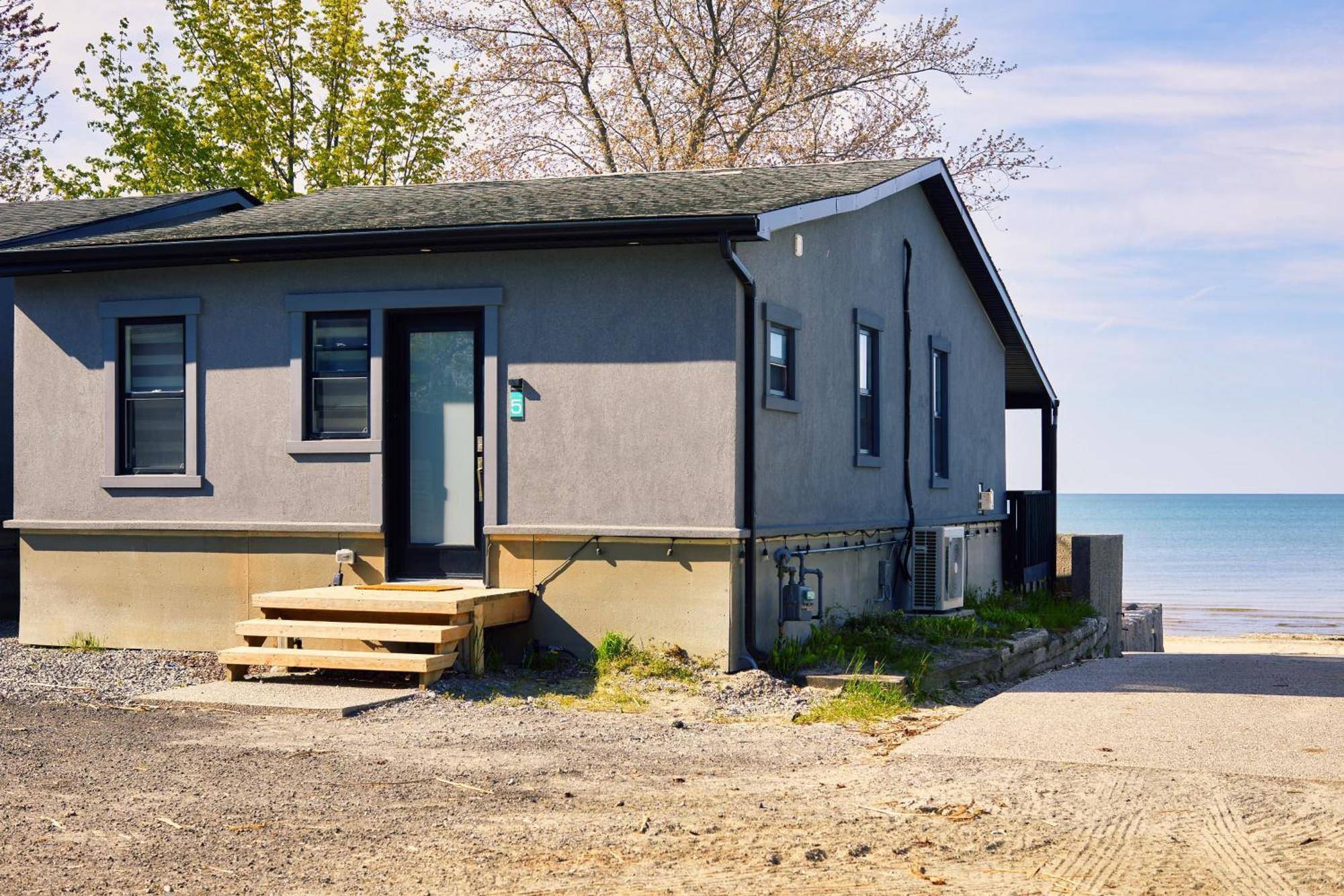 The Long Beach Resort - Beachfront Cottages & Townhouse Suites Wainfleet Екстериор снимка